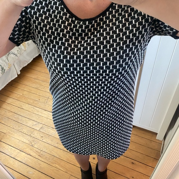 You are not alone mini dress. Black & white. Size Medium. Lenght 31’’. - Picture 3 of 11